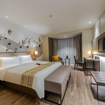 尊享商務大床房 嘉虹飯店（上海浦東機場川沙地鐵站店）優惠