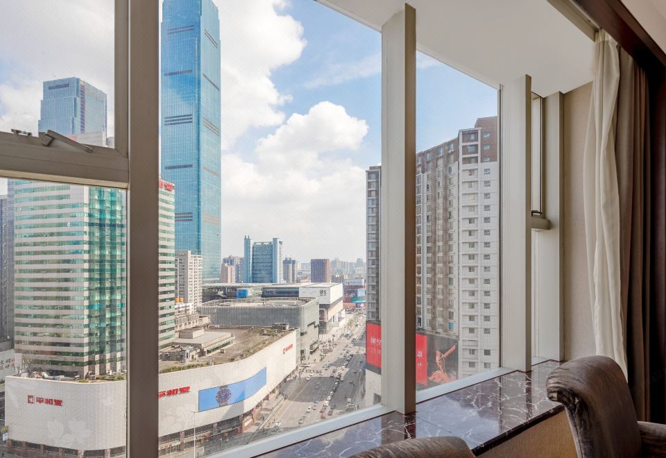 豪華廣場大床客房