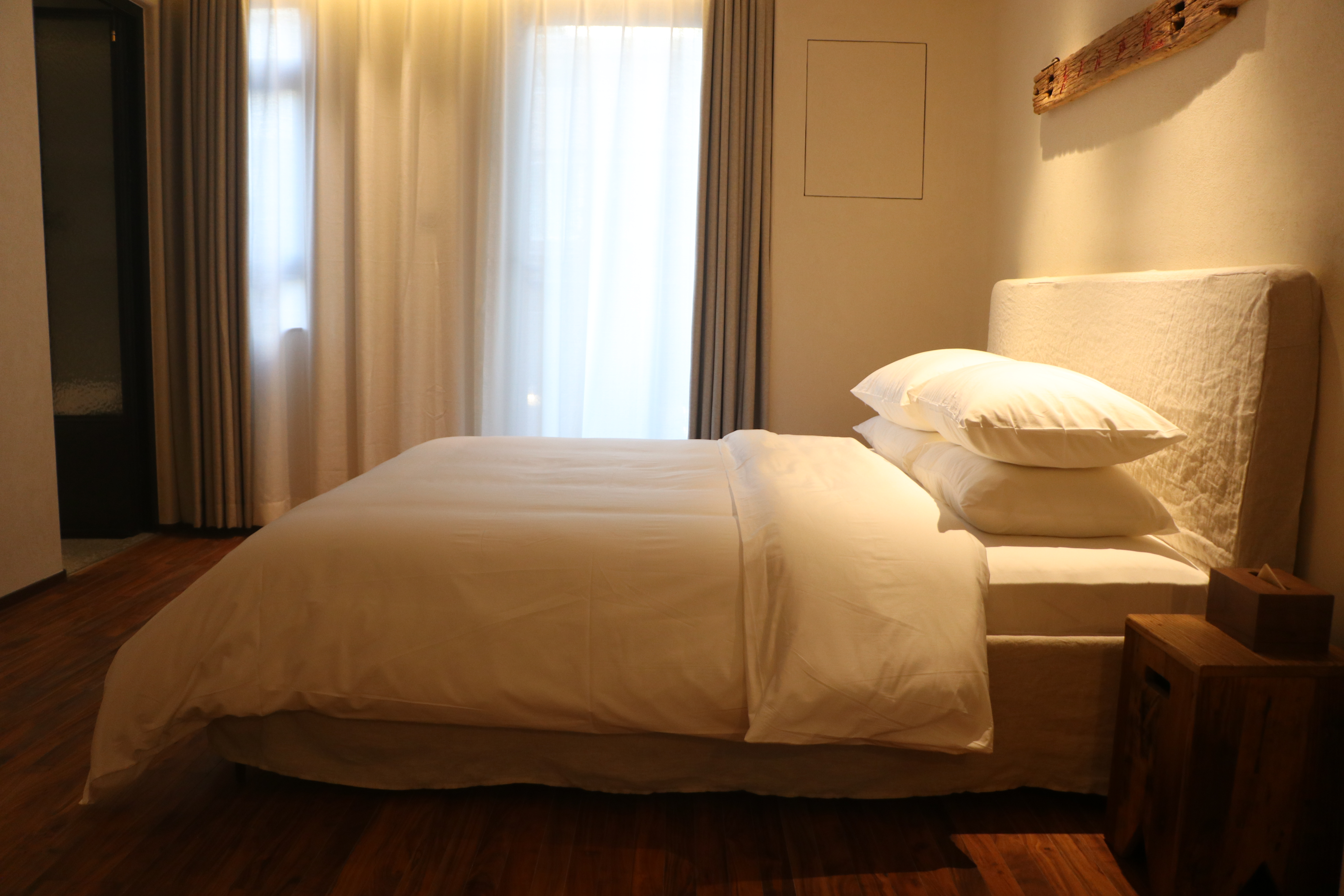 露台投影大床房（100寸高清投影+手机智能客控+迷你冰箱+智能马桶）