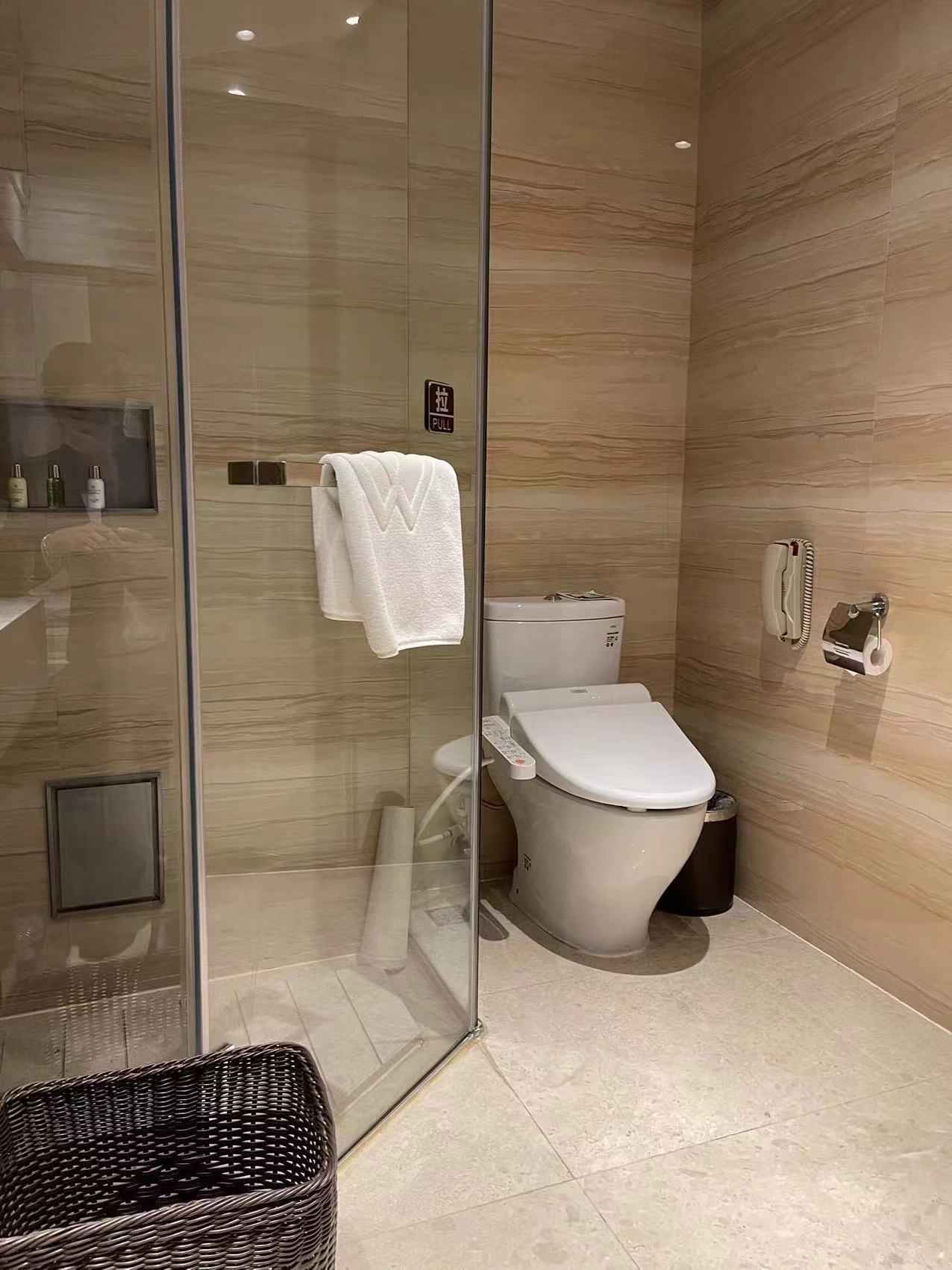 高级大床房（浴缸+智能马桶）