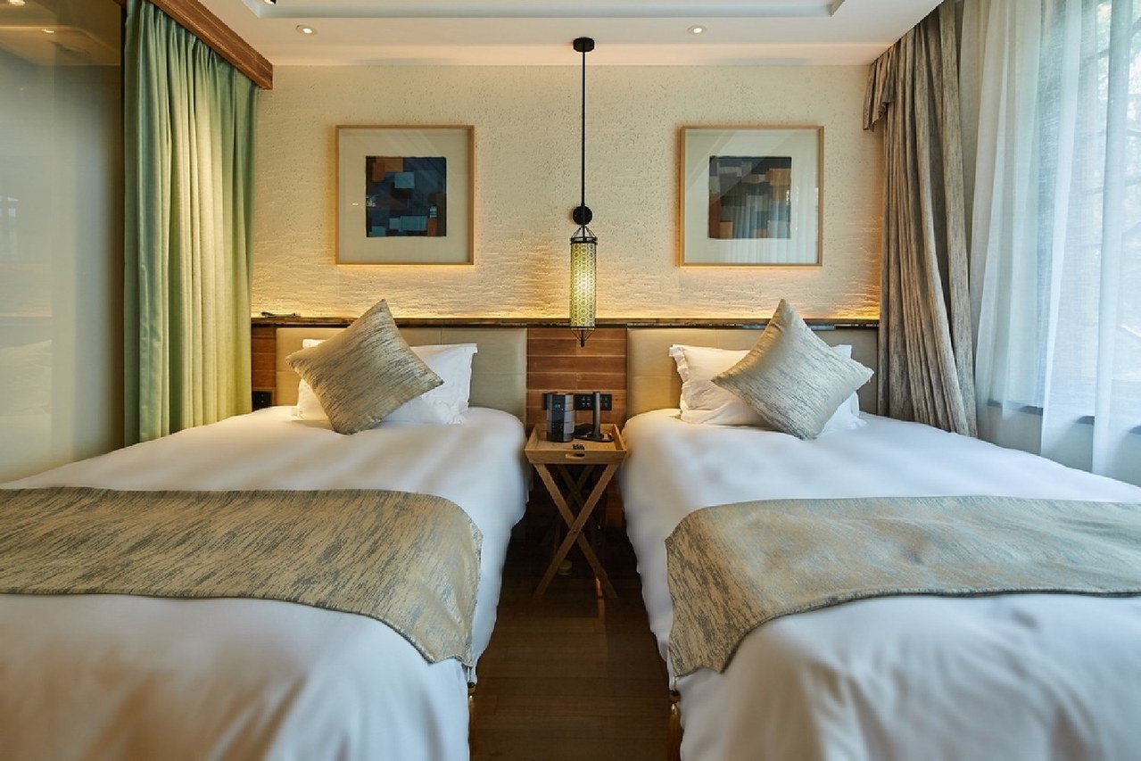 Yiman Hotel (Suzhou Guanqianjie Pingjiang Road Scenic Area)民国标准房（智能声控+小冰箱+乐家衞浴）