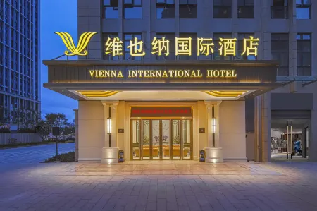 Vienna International Hotel (Kunming Xinluoshiwan South Bus and Subway Station)