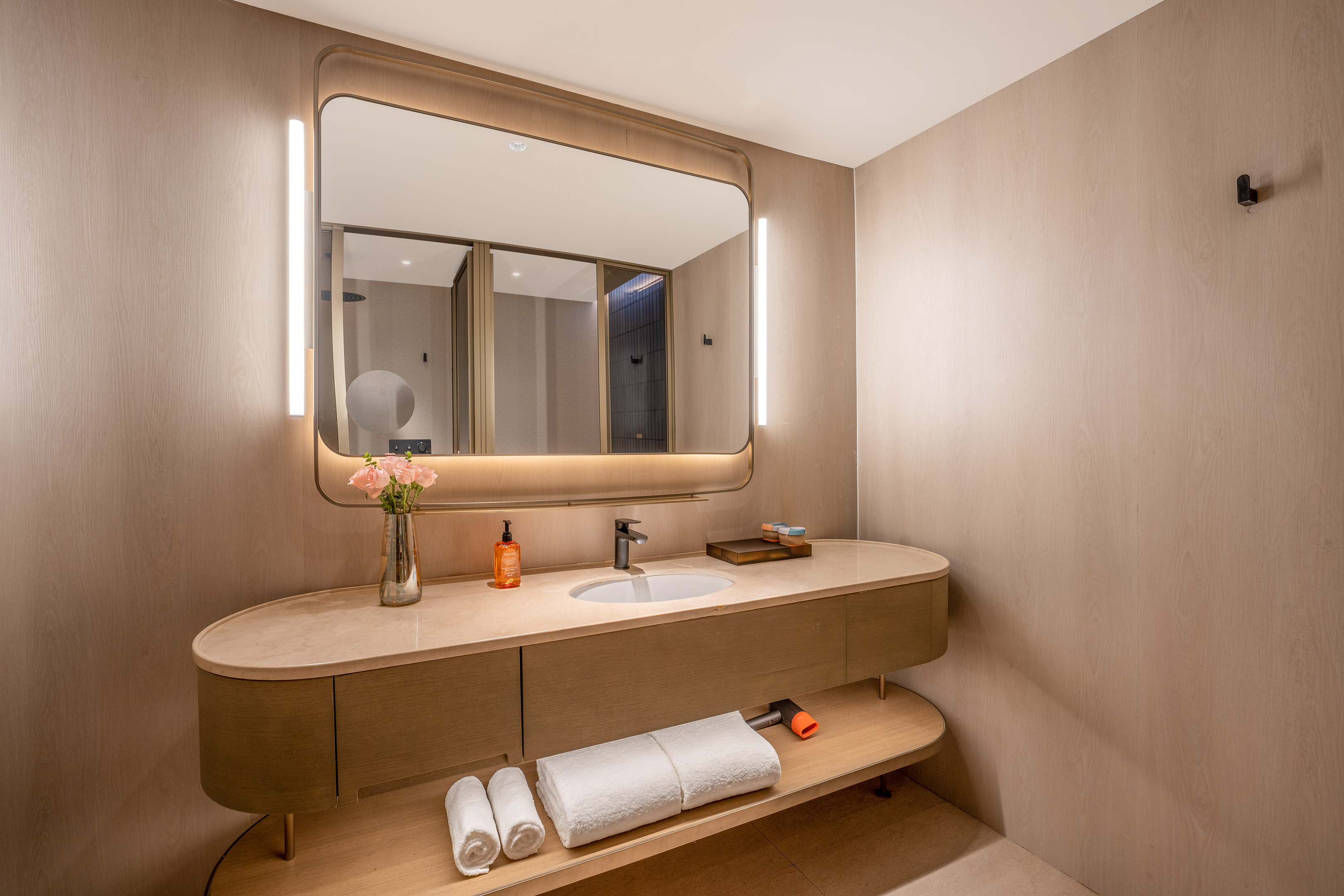 水晶大床房（全屋智能+手机投屏）