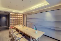 Heyi Zhishang Hotel (Fuxin High-speed Railway Station Wanda Plaza)