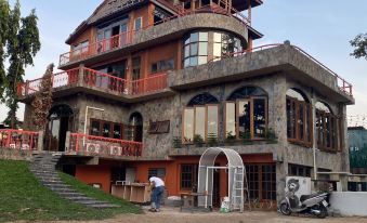 Nomads Homestay& Restaurant