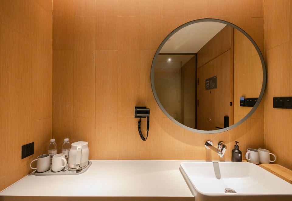 特价大床房（65寸电视+智能投屏+独立空调）