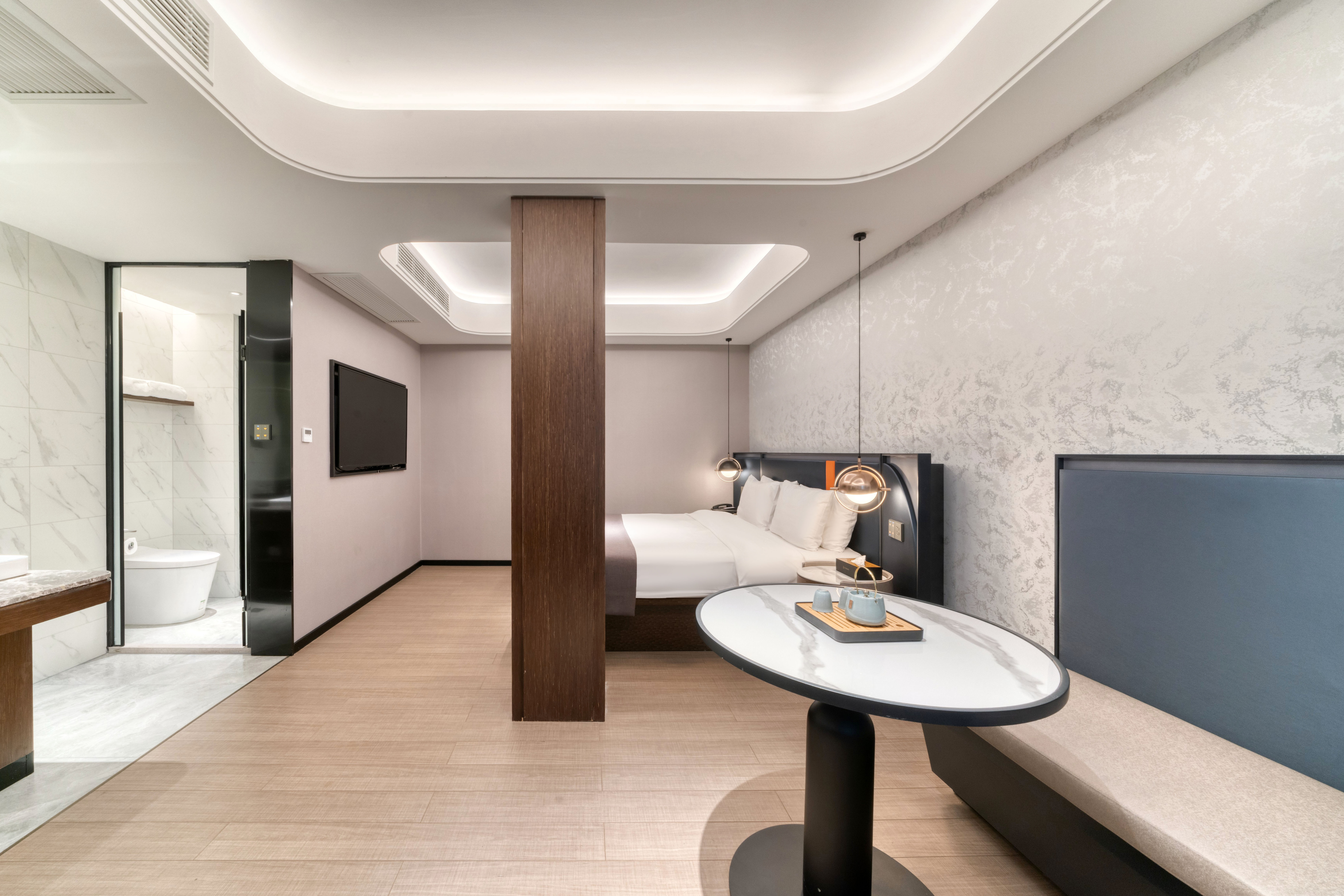 特色大床房（莱芬吹风机+智能小度）