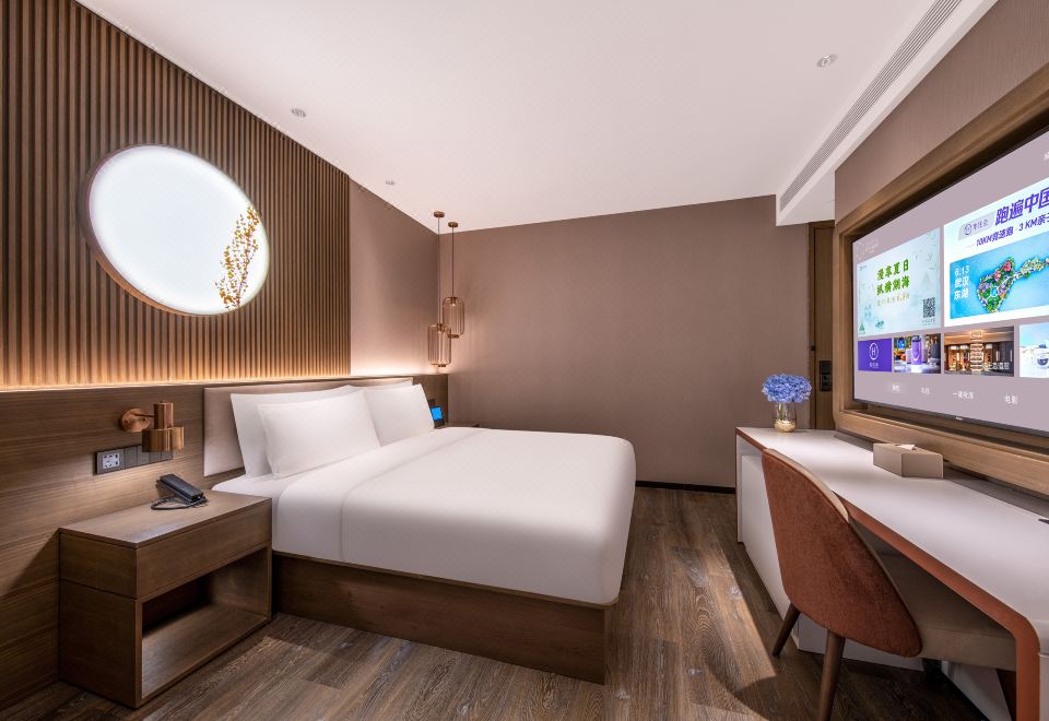 商務大床房（迷你冰箱+智能客控+無線投屏）