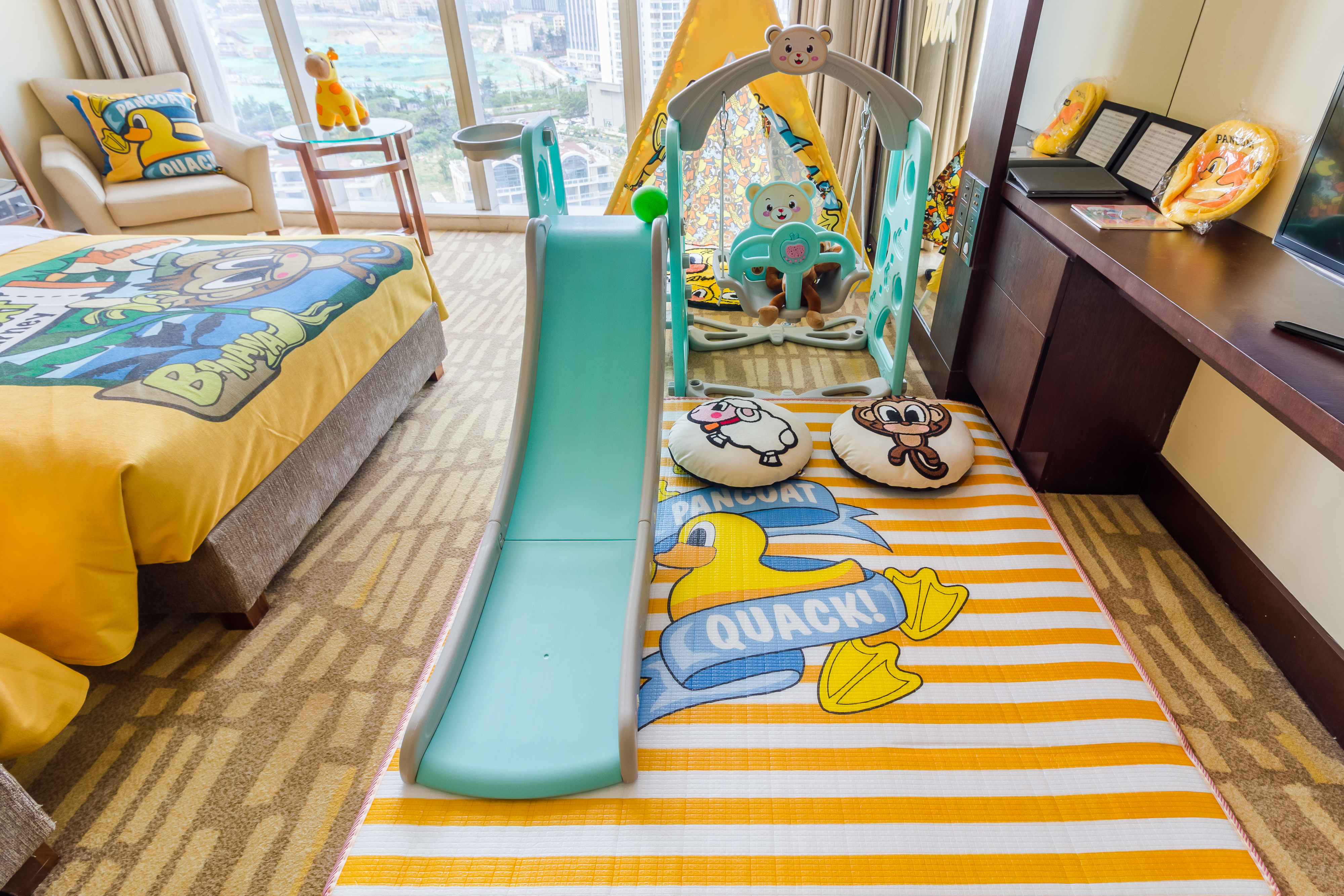 小黄鸭主题城景双床房