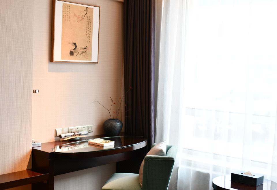 棲賢商務大床房（小冰箱+詩意空間+多款枕頭）