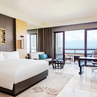 奢麗海景大床房-高樓層丨觀瓊州海峽·浪湧雲舒 海口萬豪酒店優惠
