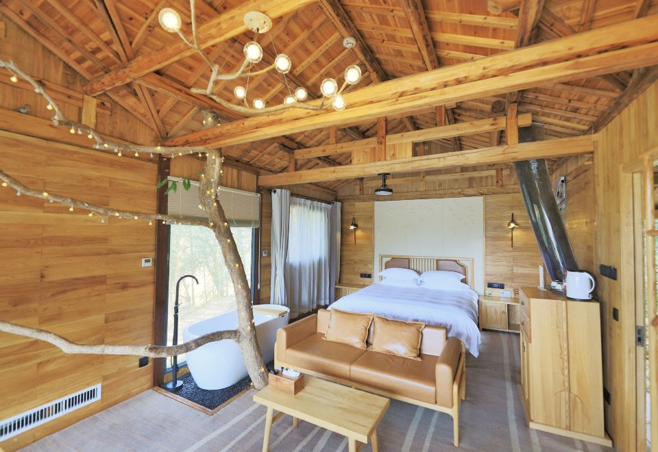 Qiandaohu Xinbo Holiday HotelWild Stay Tree House Double Bed Room