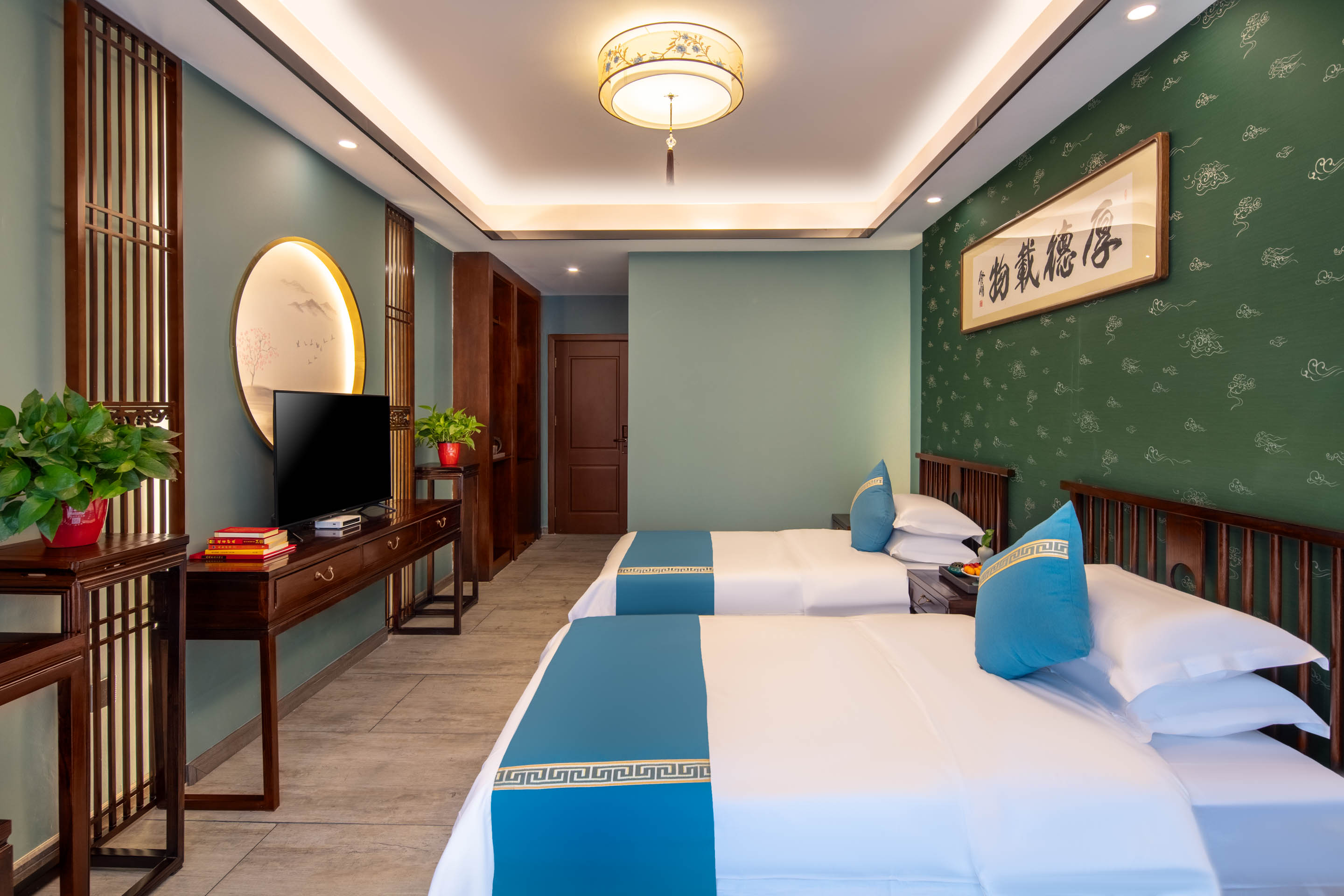 新中式标准间（席梦思乳胶床垫+蚕丝被芯+亲肤布草）