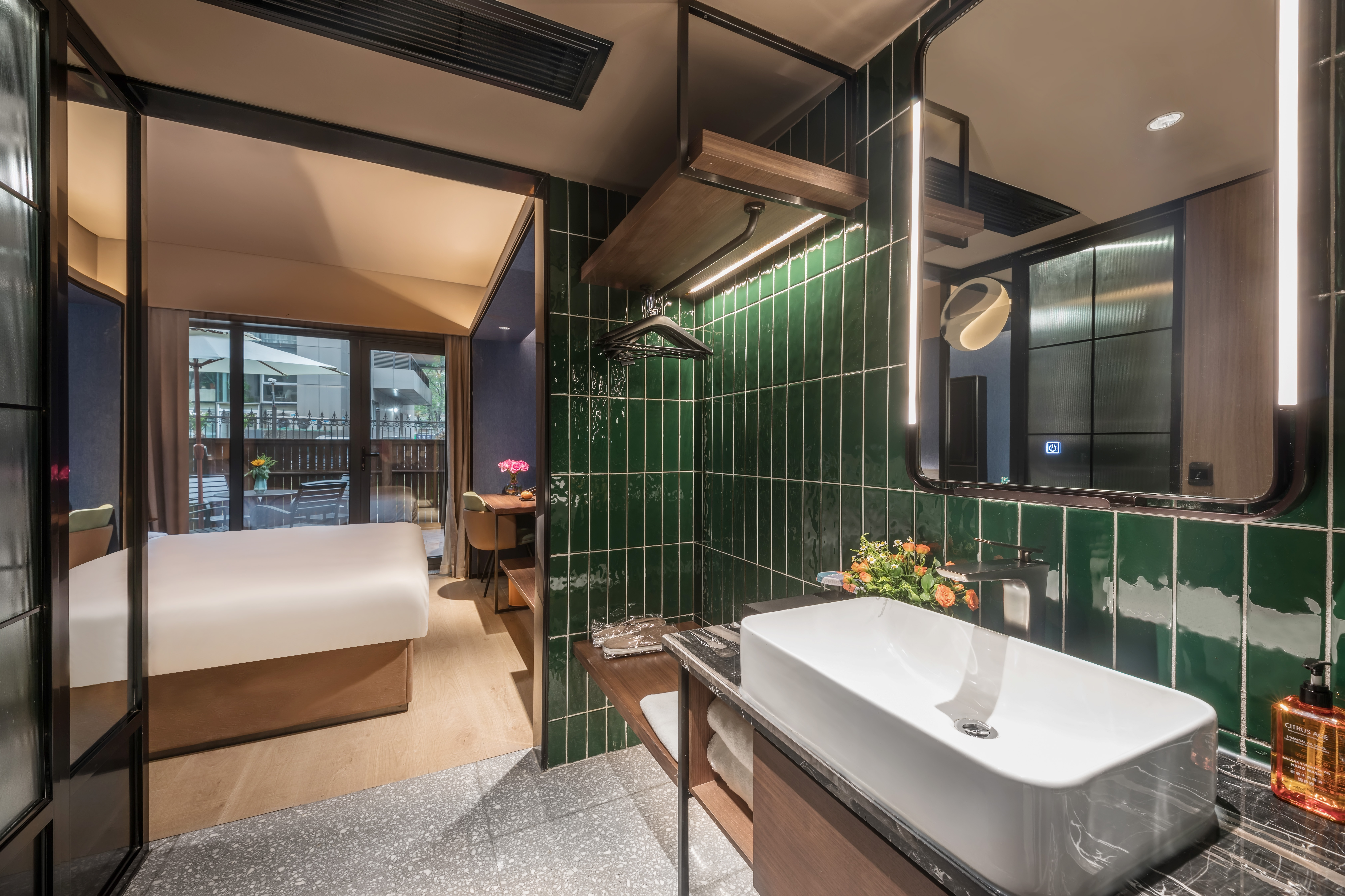 精选大床房（智能客控+KINGKOIL床垫+迷你冰箱）