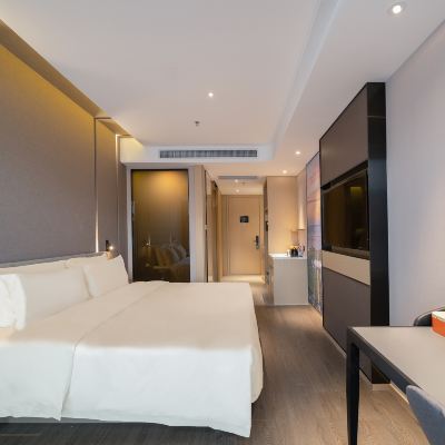 高級城景大床房（手機投屏+安靜舒適+故宮外全景） 瀋陽中街故宮玫瑰亞朵飯店優惠