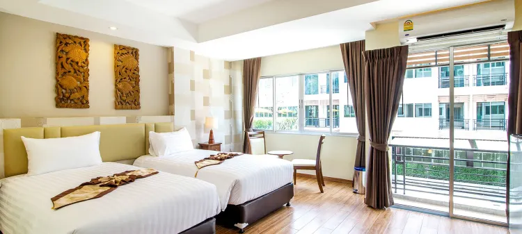 ห้องเอ็กเซ็กคูทีฟพร้อมทิวทัศน์สระว่ายน้ำ