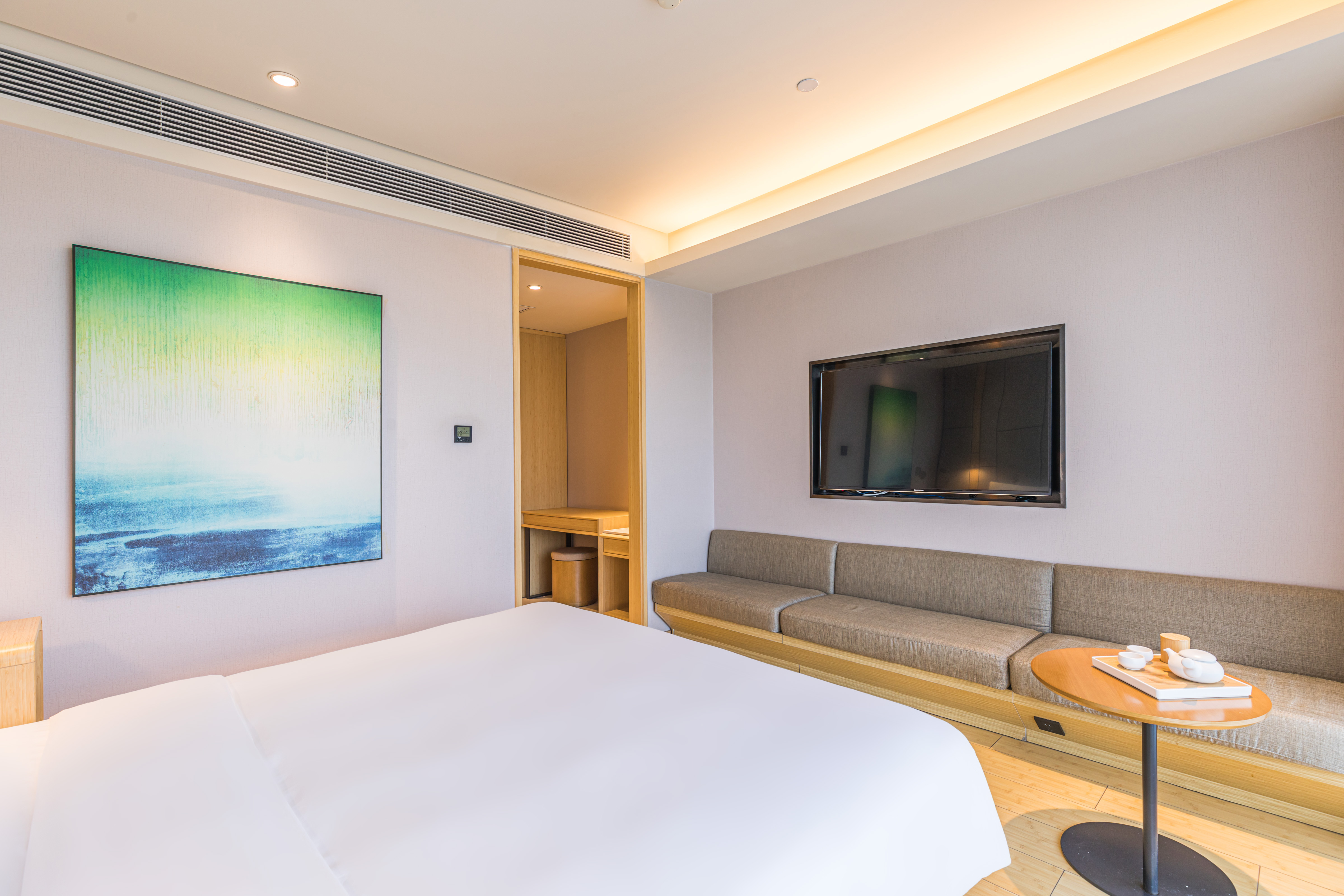 高级大床房（落地窗+小冰箱+mini茶海）