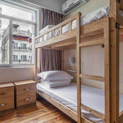 想靜靜多人間（床位） 藍天國際青年旅舍（三亞大東海店）優惠