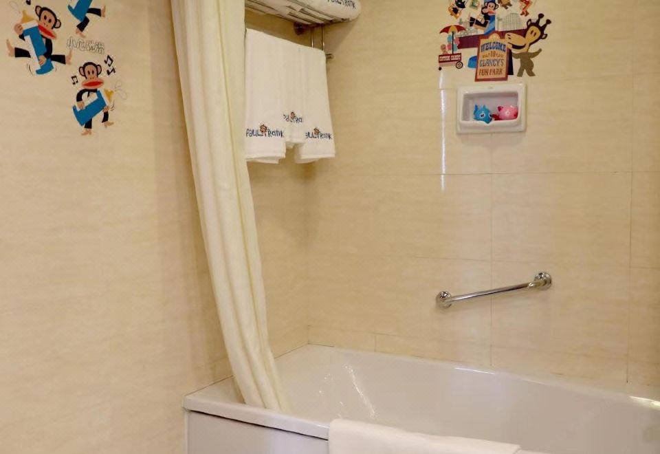 Qianmen Jianguo HotelFamily Friendly Room