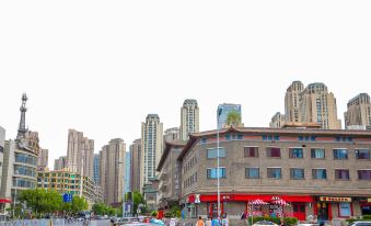 Wanyue Apartment (Tianjin Gulou Metro Station Joy City Branch)