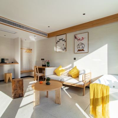 雲起·智能帷幔景觀大床套房 雲慕山·智能設計師民宿（黃山風景區湯口南大門店）優惠