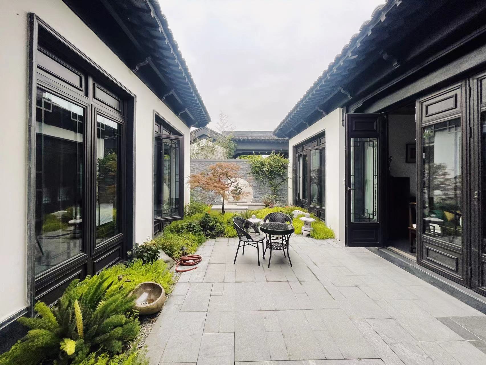 两居两衞·隐溪禅意别院