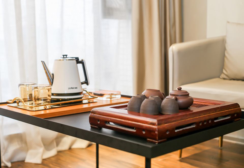 行政套房（智能客控+深睡舒適床墊+辦公桌椅）