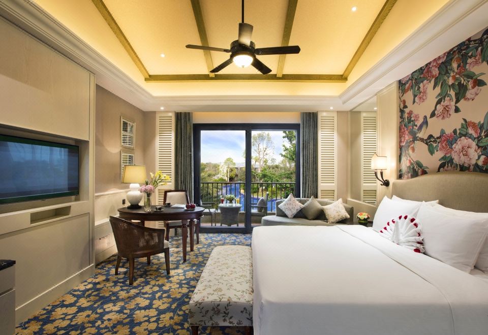 泳池别墅豪华池畔大床房