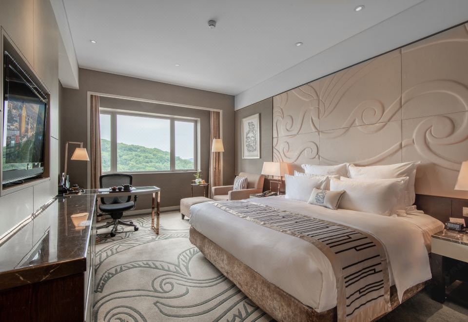 Grand Pacific HotelSuperior Room W/Mountain View Double Room