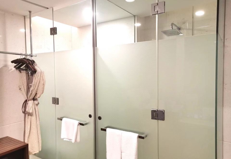 豪華山景陽台雙床房