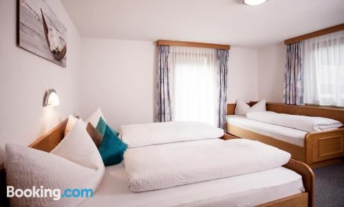 带阳台的三卧室公寓