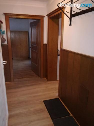 带阳台的两卧室公寓