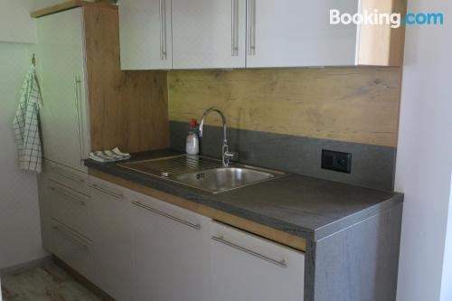 带阳台的两卧室公寓