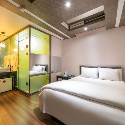 Semi-Private Room (Ace Bed, Couple Pc)