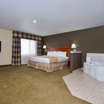 Suite-1 King Bed, Non-Smoking, Whirlpool, Sofa, Microwave and Refrigerator, Wi-Fi