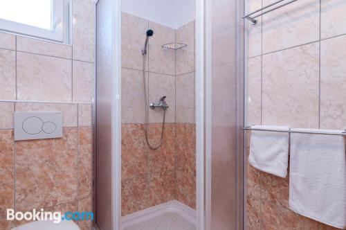 帶陽臺和海景的兩臥室公寓