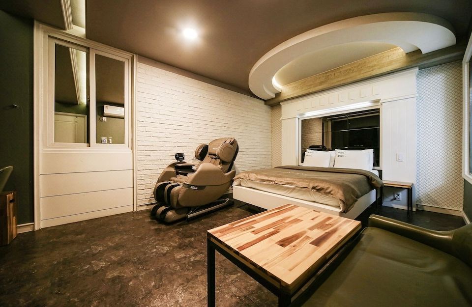 VIP 按摩椅（镜面房，浴缸）