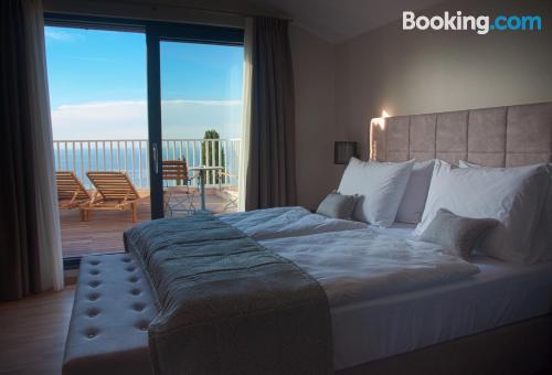 带露台并享有海景的小型套房