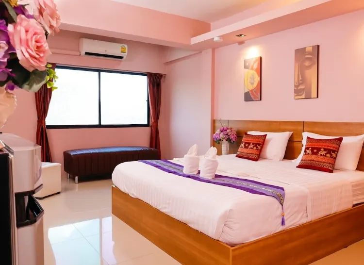 ห้องดีลักซ์ เตียงใหญ่ 1 เตียง