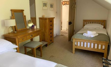 Beautiful 2-Bed Apartment in Inverkip Great Garden - Housity