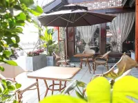 Leshan dream building Xiaoju boutique B & B