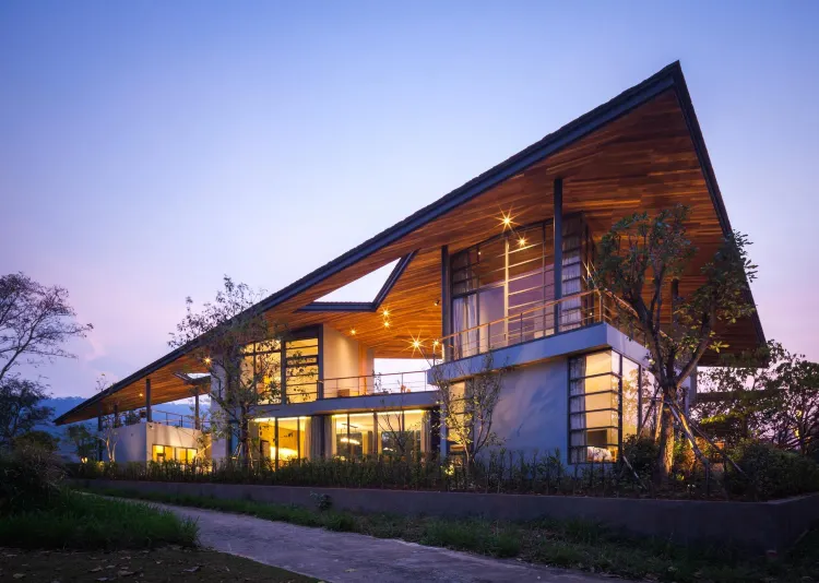 Gliding 3-Bedroom Eastside Villa