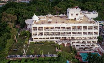 Hotel Hilltop Palace