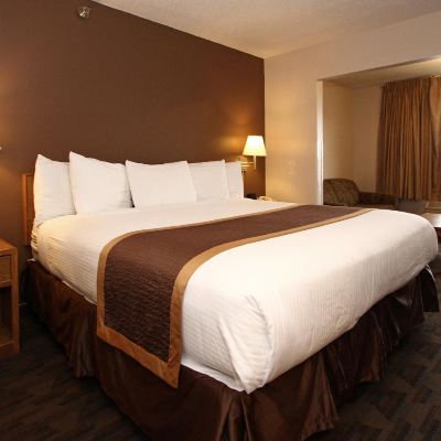 King Suite-Non-Smoking New Victorian Inn & Suites Lincoln Promo Code