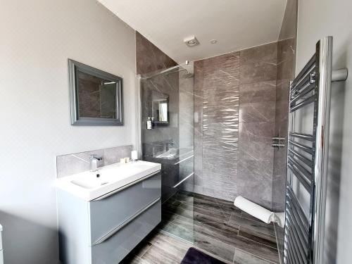 豪华特大床一室房