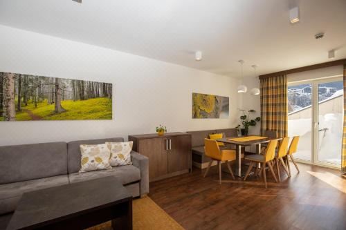 带阳台的两卧室公寓