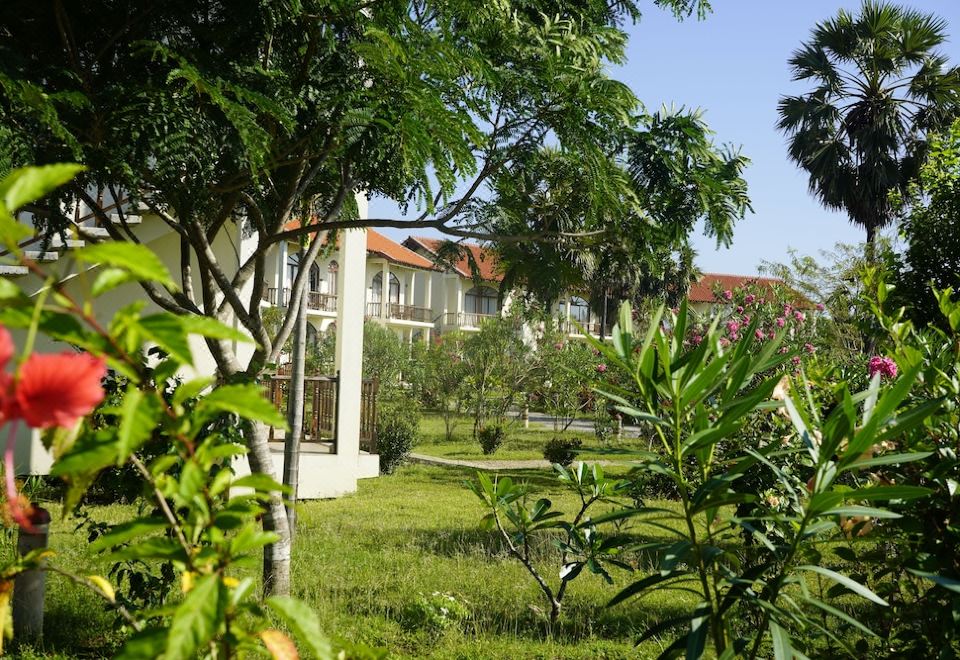 Hotel Shakti Vani Ayu, Exterior, Garden