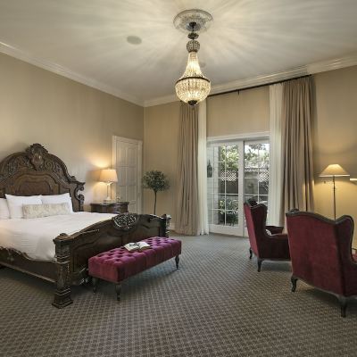 Superior Studio Suite, 1 King Bed (Couture King Suite)