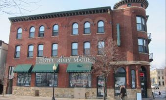 Hotel Ruby Marie