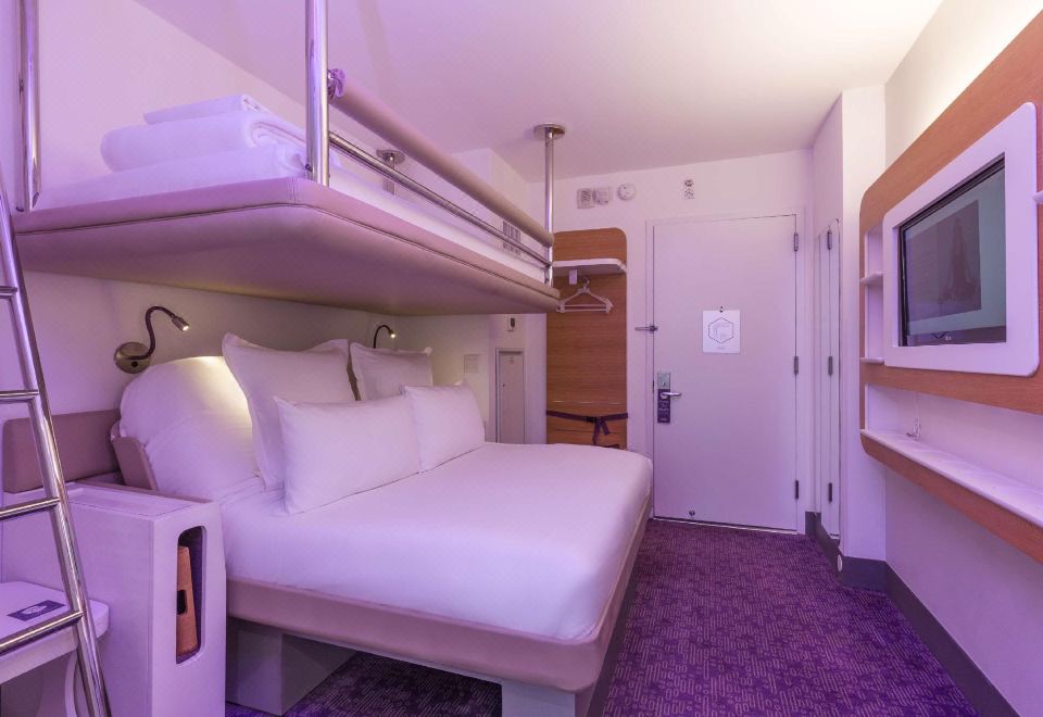 Yotel New York Times SquarePremium Triple Room